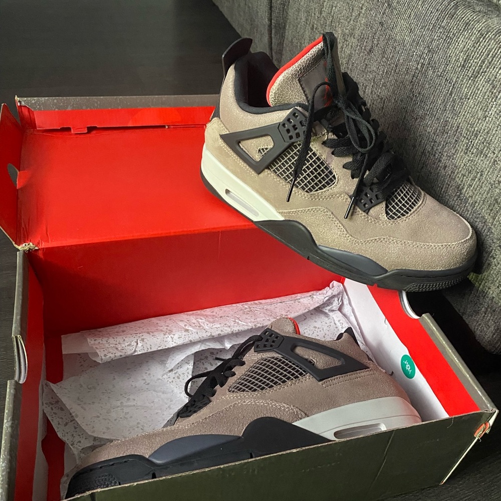 Jordan Retro 4 - Picture 3 of 9